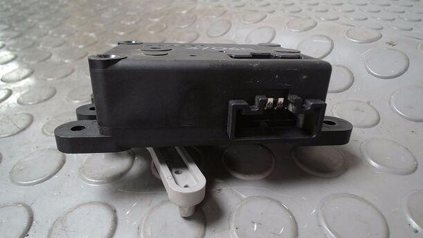 Foto: STELLMOTOR HEIZUNG ( 4706B ) eines Mazda Premacy 1.9 Stylance