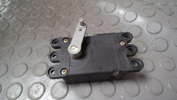 Foto: STELLMOTOR HEIZUNG ( 4706B ) eines Mazda Premacy 1.9 Stylance