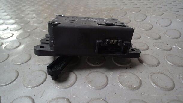 Foto: STELLMOTOR HEIZUNG ( 4706A ) eines Mazda Premacy 1.9 Stylance