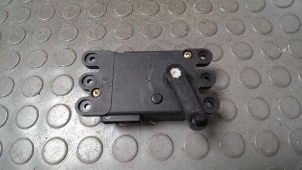 Foto: STELLMOTOR HEIZUNG ( 4706A ) eines Mazda Premacy 1.9 Stylance