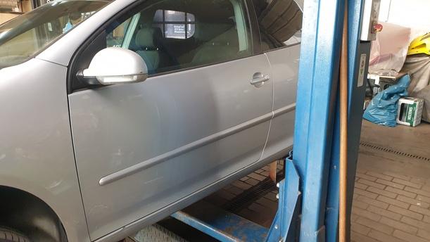 Foto: TÜR VORNE LINKS ( 2/3 TÜRER ) eines VW Golf 1.9 TDI Stylance