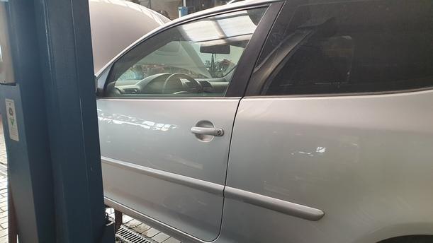 Foto: TÜR VORNE LINKS ( 2/3 TÜRER ) eines VW Golf 1.9 TDI Stylance