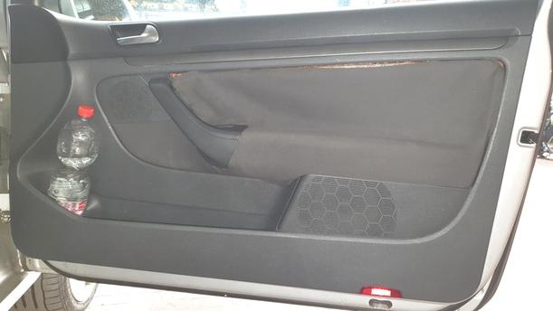 Foto: TÜR VORNE RECHTS ( 2/3 TÜRER ) eines VW Golf 1.9 TDI Stylance