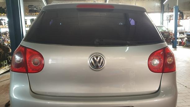 Foto: HECKKLAPPE / HECKDECKEL ( LIMOUSINE ) eines VW Golf 1.9 TDI Stylance
