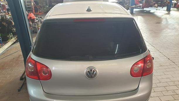 Foto: HECKKLAPPE / HECKDECKEL ( LIMOUSINE ) eines VW Golf 1.9 TDI Stylance