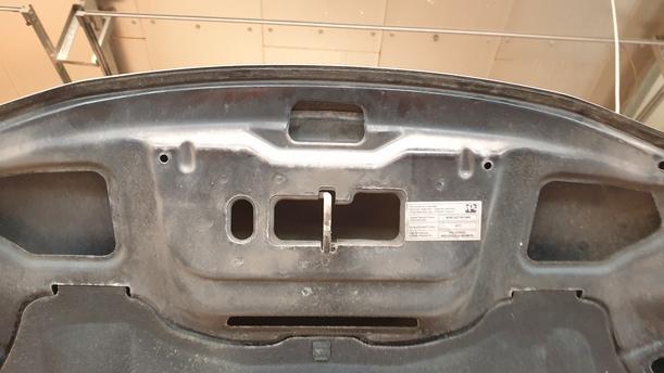 Foto: MOTORHAUBE eines Alfa Romeo Mito 1.4 16V Stylance