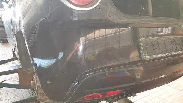 Foto: STOSSFÄNGER / STOßSTANGE HINTEN eines Alfa Romeo Mito 1.4 16V Stylance