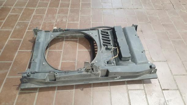 Foto: SCHLOSSTRÄGER / FRONTBLECH eines Peugeot 307 Break 110 Stylance