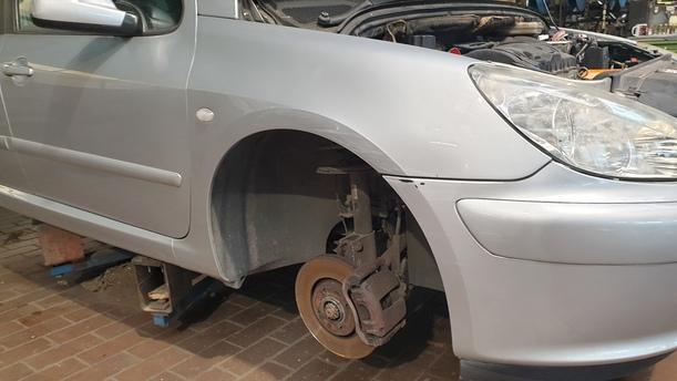 Foto: KOTFLÜGEL RECHTS eines Peugeot 307 Break 110 Stylance
