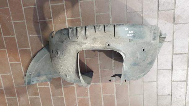 Foto: RADHAUSSCHALE / INNENKOTFLÜGEL VORNE RECHTS eines Peugeot 307 Break 110 Stylance