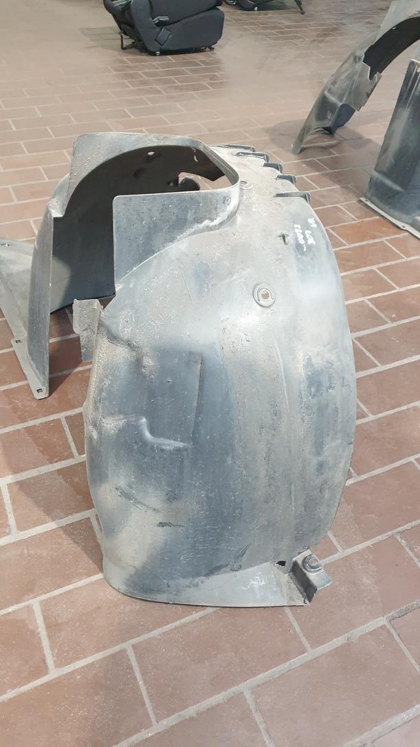 Foto: RADHAUSSCHALE / INNENKOTFLÜGEL VORNE RECHTS eines Peugeot 307 Break 110 Stylance