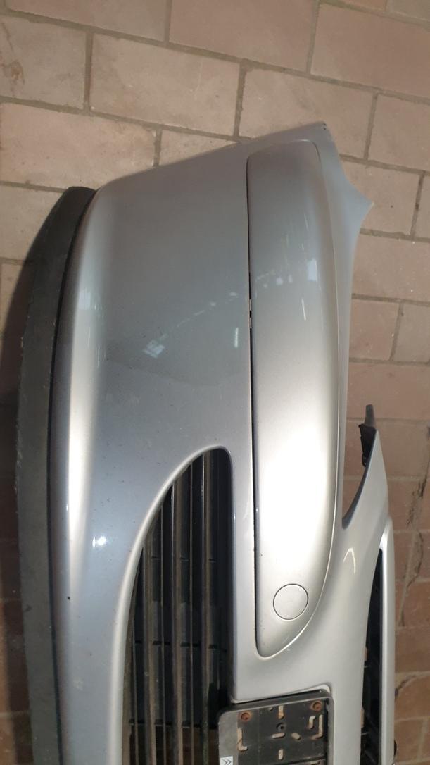 Foto: STOSSFÄNGER / STOßSTANGE VORNE eines Peugeot 307 Break 110 Stylance