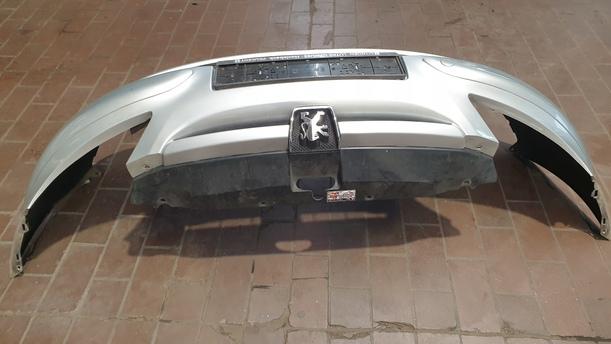 Foto: STOSSFÄNGER / STOßSTANGE VORNE eines Peugeot 307 Break 110 Stylance