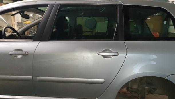 Foto: TÜR HINTEN LINKS eines Peugeot 307 Break 110 Stylance