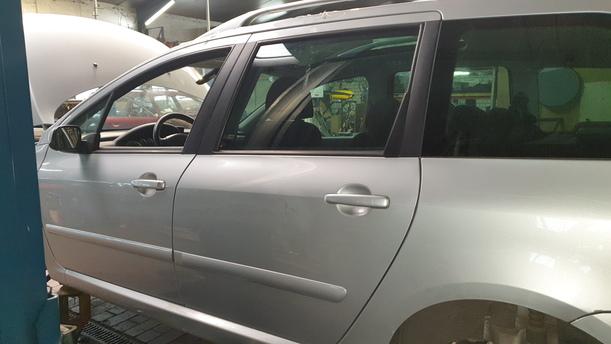 Foto: TÜR HINTEN LINKS eines Peugeot 307 Break 110 Stylance