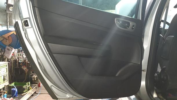 Foto: TÜR HINTEN LINKS eines Peugeot 307 Break 110 Stylance