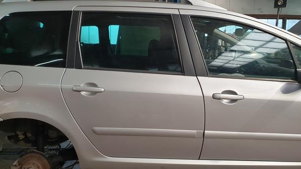 Foto: TÜR HINTEN RECHTS eines Peugeot 307 Break 110 Stylance