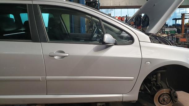 Foto: TÜR VORNE RECHTS eines Peugeot 307 Break 110 Stylance