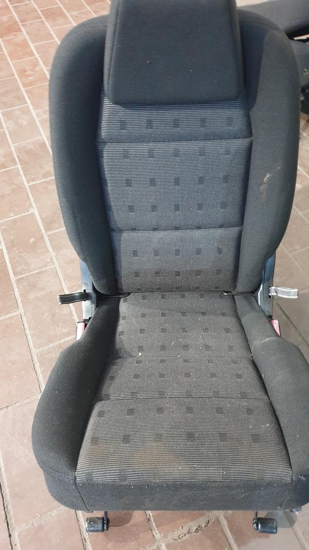 Foto: SITZ 2TE REIHE LINKS eines Peugeot 307 Break 110 Stylance