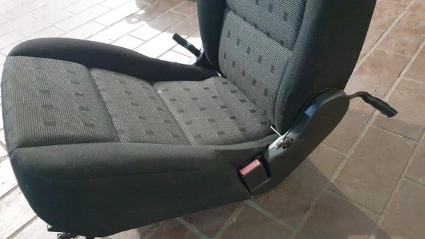 Foto: SITZ 2TE REIHE LINKS eines Peugeot 307 Break 110 Stylance