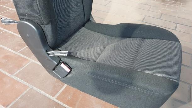 Foto: SITZ 2TE REIHE MITTE eines Peugeot 307 Break 110 Stylance