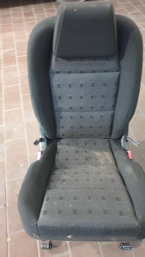 Foto: SITZ 2TE REIHE RECHTS eines Peugeot 307 Break 110 Stylance