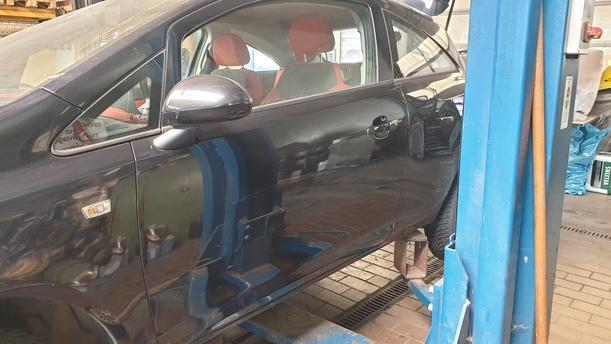 Foto: TÜR VORNE LINKS ( 2/3 TÜRER ) eines Opel Corsa 1.2 16V Stylance