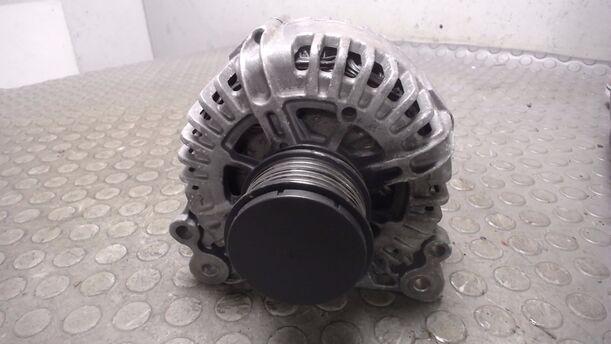 Foto: LICHTMASCHINE BOSCH ( 140A ) eines VW Golf 1.9 TDI Stylance