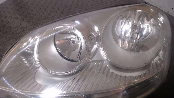 Foto: SCHEINWERFER LINKS ( LIMOUSINE ) eines VW Golf 1.9 TDI Stylance