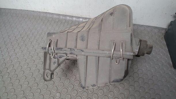 Foto: LUFTFILTERKASTEN eines Opel Frontera 2.4i