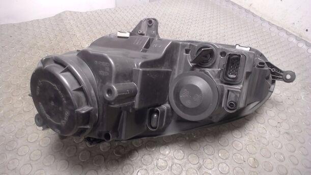 Foto: SCHEINWERFER RECHTS ( LIMOUSINE ) eines VW Golf 1.9 TDI