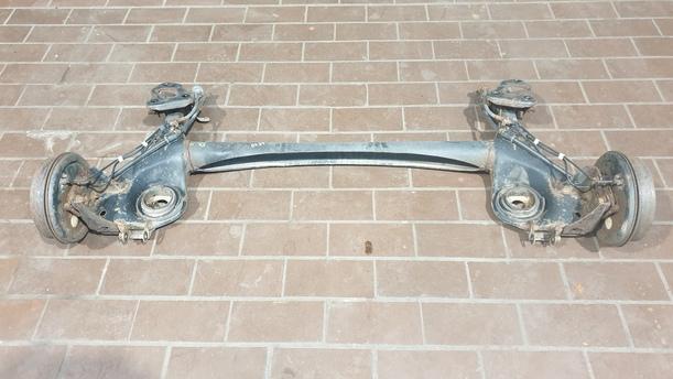 Foto: HINTERACHSE eines Opel Corsa 1.2 16V
