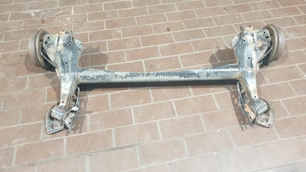 Foto: HINTERACHSE eines Opel Corsa 1.2 16V
