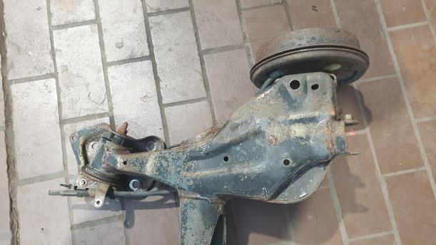 Foto: HINTERACHSE eines Opel Corsa 1.2 16V