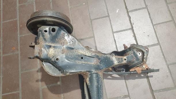 Foto: HINTERACHSE eines Opel Corsa 1.2 16V
