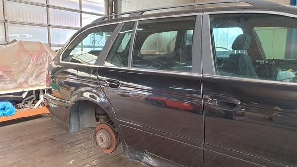 Foto: TÜR HINTEN RECHTS eines BMW 525d touring