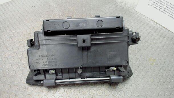 Foto: HANDSCHUHFACH eines Alfa Romeo Mito 1.4 16V