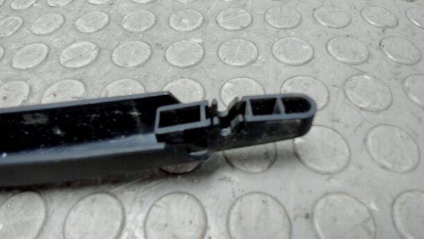 Foto: SCHEIBENWISCHERARM HINTEN eines Alfa Romeo Mito 1.4 16V
