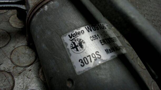 Foto: SCHEIBENWISCHERMOTOR VORNE eines Alfa Romeo Mito 1.4 16V