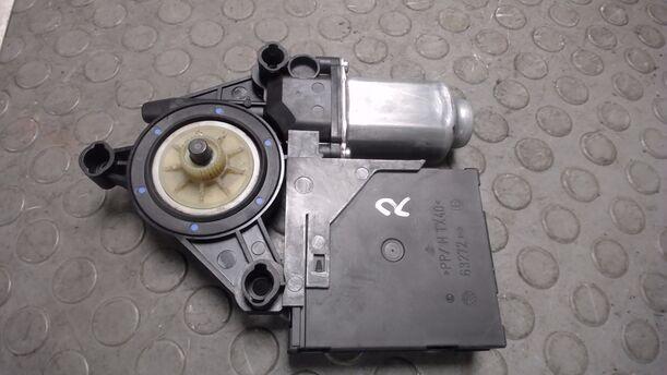 Foto: FENSTERHEBERMOTOR VORNE RECHTS eines VW Golf 1.9 TDI