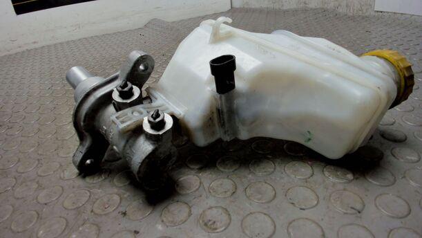 Foto: HAUPTBREMSZYLINDER eines Alfa Romeo Mito 1.4 16V