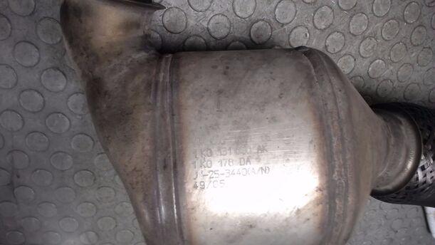 Foto: AUSPUFFROHR VORN MIT KATALYSATOR eines VW Golf 1.9 TDI