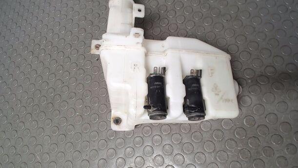 Foto: SCHEIBENWASCHBEHÄLTER eines Mazda Premacy 1.9