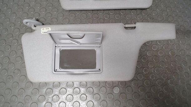 Foto: SONNENBLENDENPAAR eines Mazda Premacy 1.9