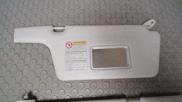 Foto: SONNENBLENDENPAAR eines Mazda Premacy 1.9