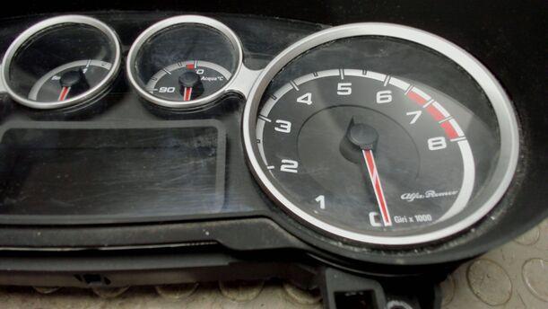 Foto: TACHOEINHEIT / KOMBIINSTRUMENT eines Alfa Romeo Mito 1.4 16V