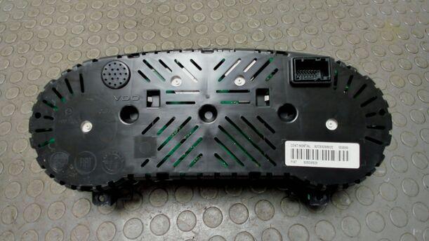 Foto: TACHOEINHEIT / KOMBIINSTRUMENT eines Alfa Romeo Mito 1.4 16V