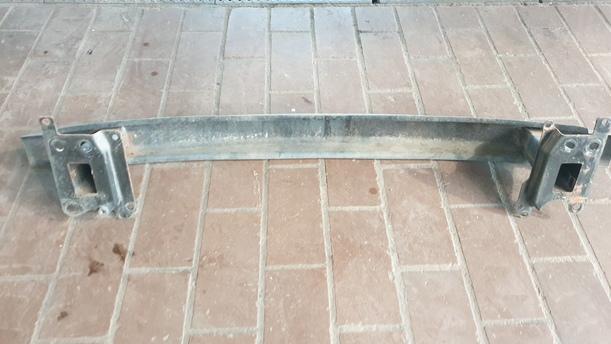Foto: VERSTÄRKUNG VORNE eines VW Polo 1.4