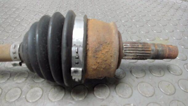 Foto: ANTRIEBSWELLE LINKS eines Alfa Romeo Mito 1.4 16V