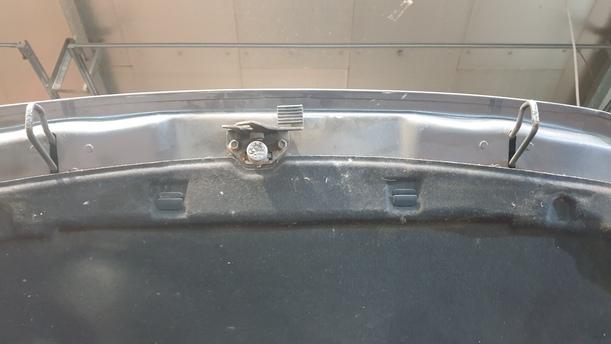 Foto: MOTORHAUBE eines Volvo S60 2.4 Aut.